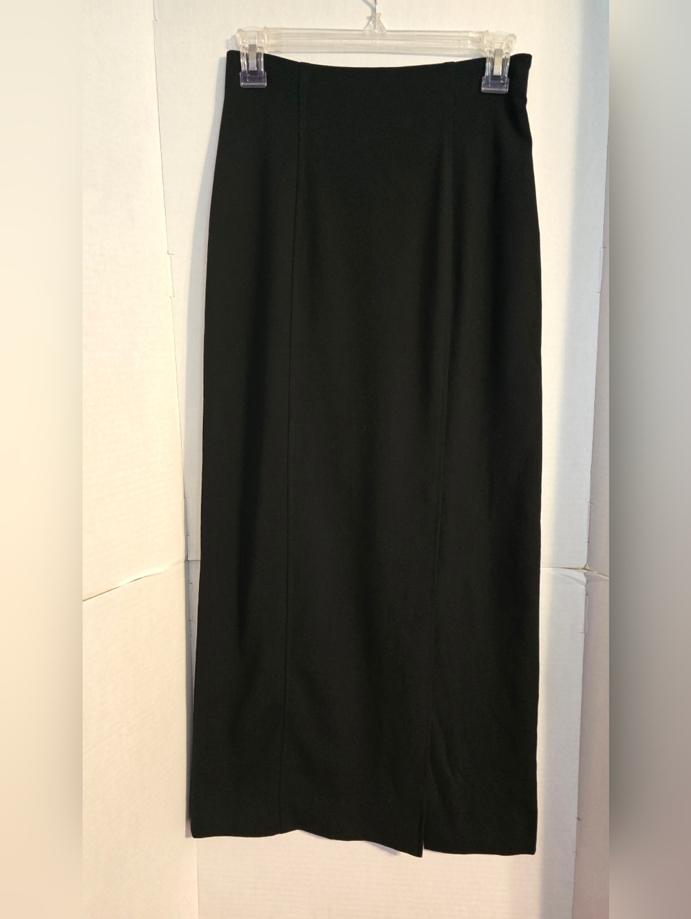 Banana Republic Classic Black Women's Maxi Skirt - Elegant Everyday Style